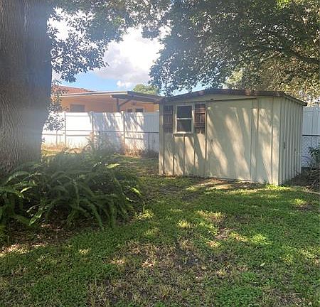 5th image of 1684 Suffolk Dr