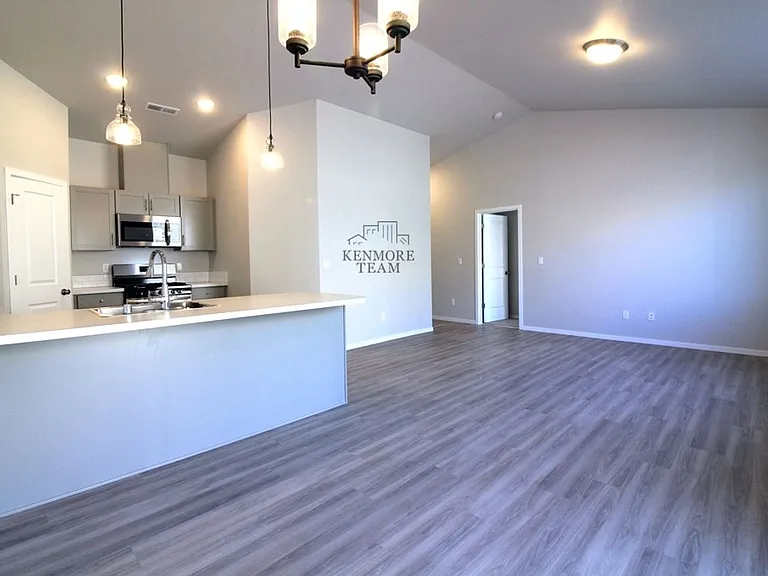 5533 Remington Dr — Photo 3