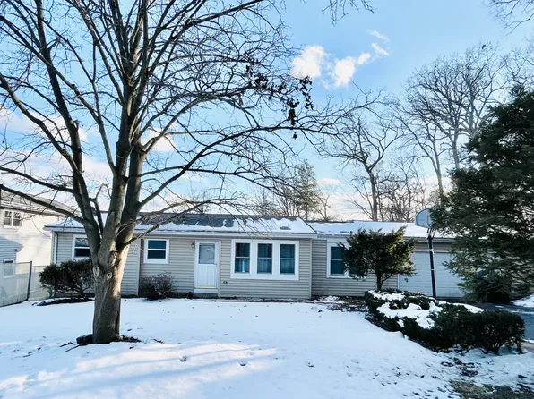 8819 Pine Ave, Wonder Lake, IL 60097