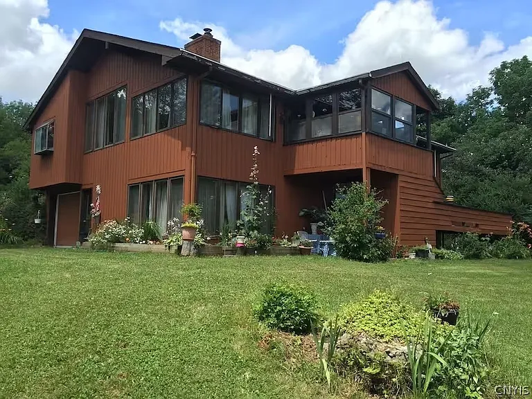 5251 Irish Ridge Rd — Photo 1