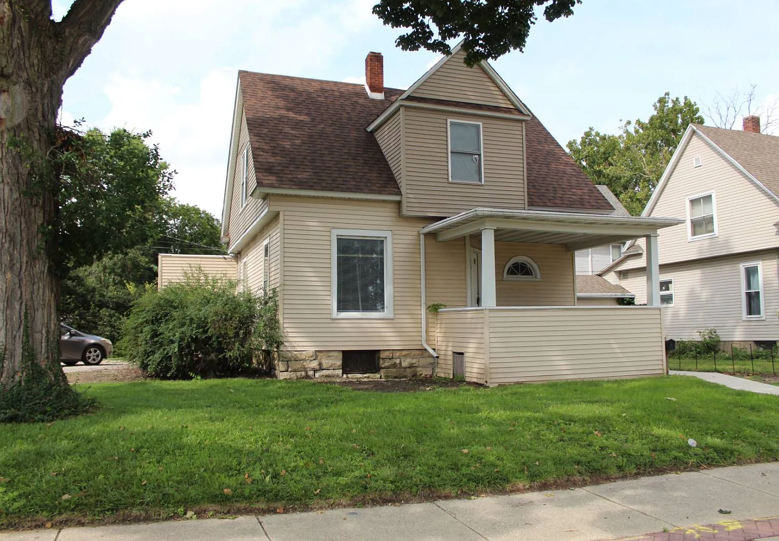 3 bed, 1.0 bath, $1,500 — Photo 1