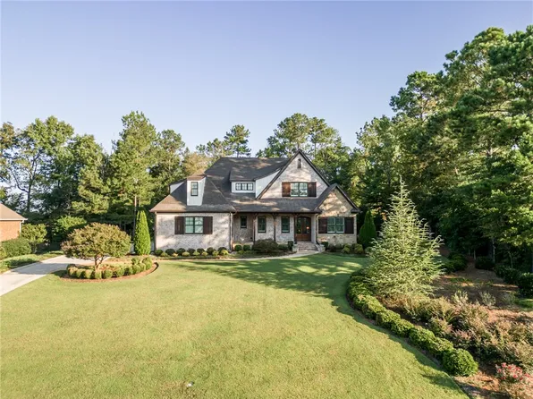 1220 Falls Crest Dr, Auburn, AL 36830