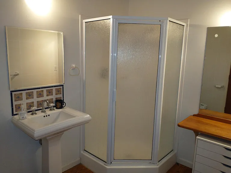 402 Forest Beach Rd — Photo 20