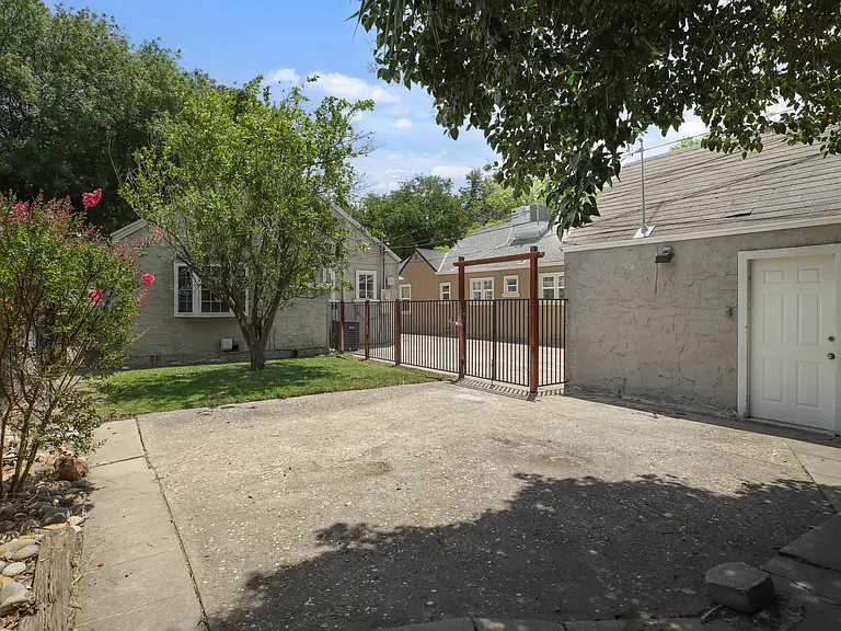 927 Taft Ave — Photo 12