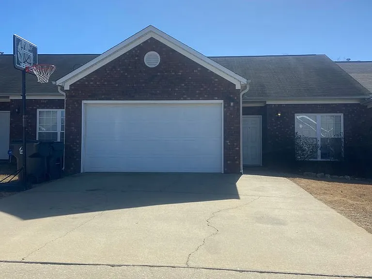 3945 Amanda Ct — Photo 1