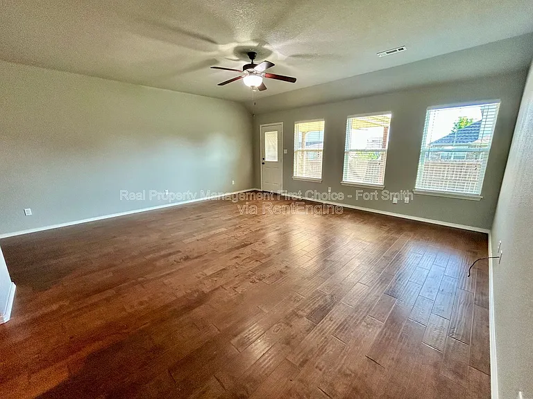 423 Ridge Point Dr — Photo 11