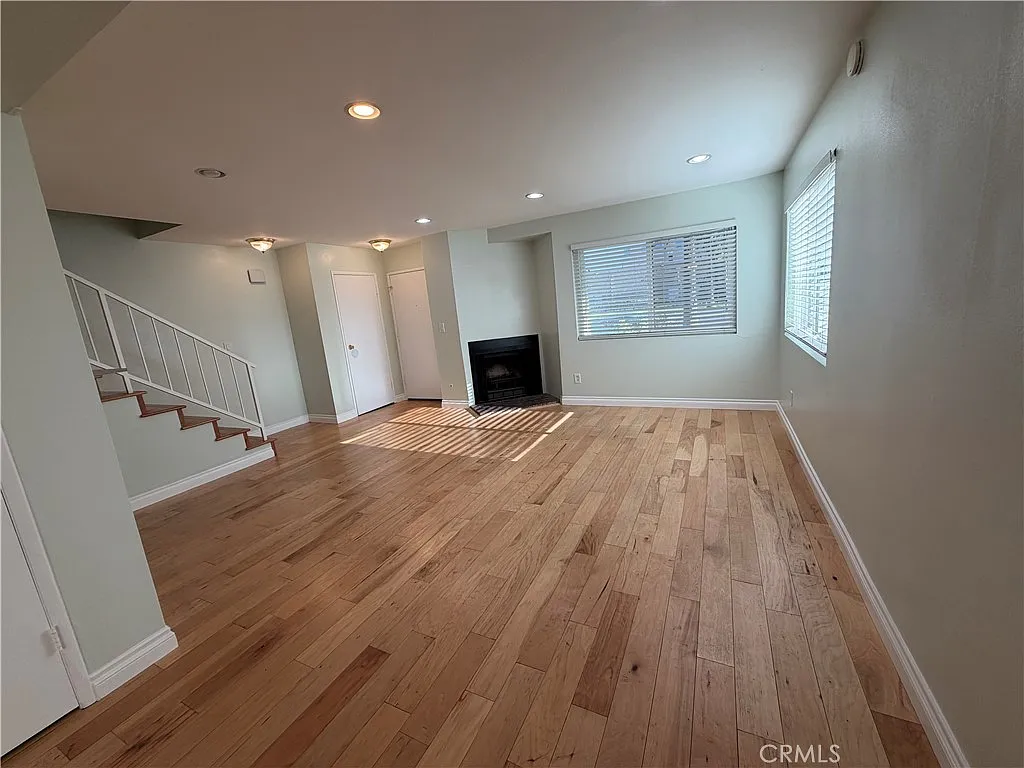 3 bed, 1194 sqft, $3,700 — Photo 3