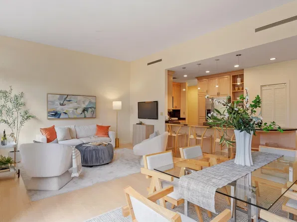 100 Keyes Rd APT 324, Concord, MA 01742