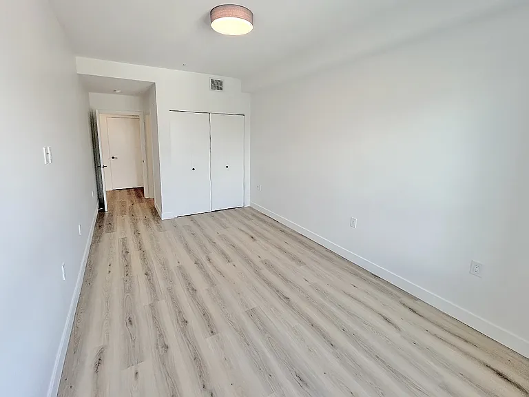 3068 Kingsway — Photo 25