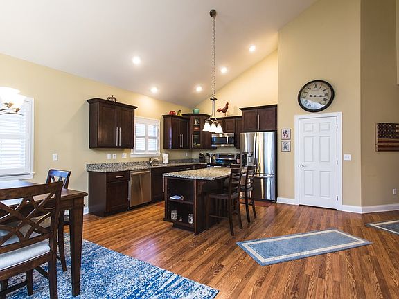 3rd image of 140 Berwick Dr
