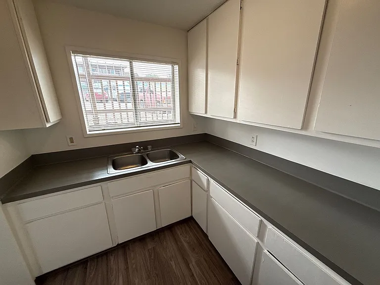 528 SW Levens St #4 — Photo 7