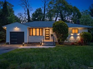 14 Ellen Pl, Kings Park, NY 11754