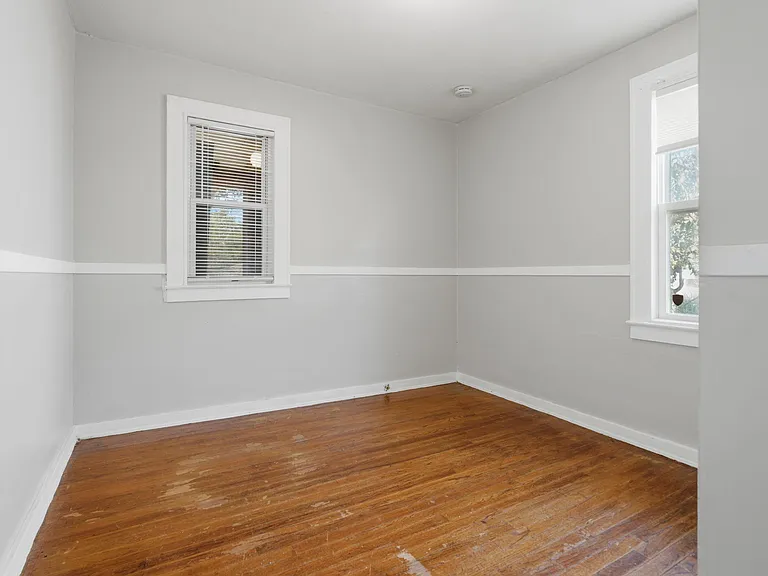554 Buist St SW — Photo 10