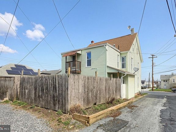 4th image of 428 Reno Ave