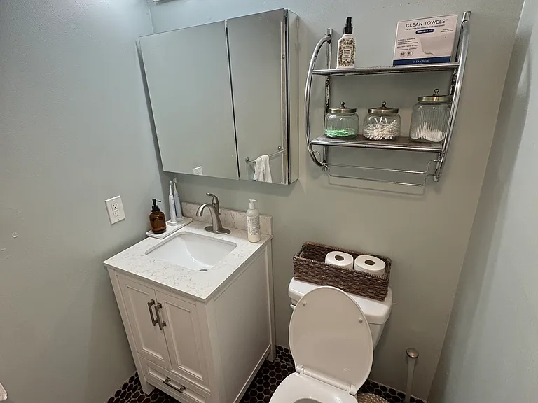 1012 E Capitol St NE #B — Photo 9