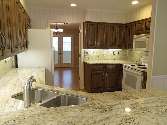 3rd image of 6120 Windsor Trace Dr