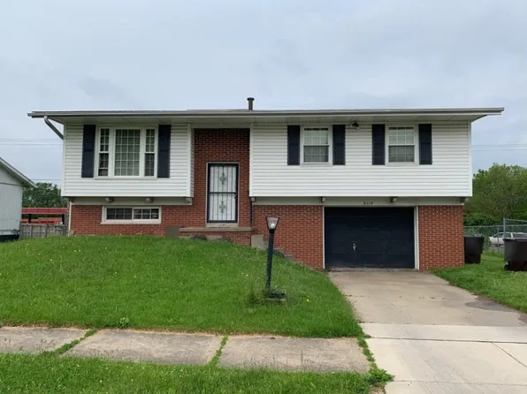 6219 N Randwick Rd, Peoria, IL 61615