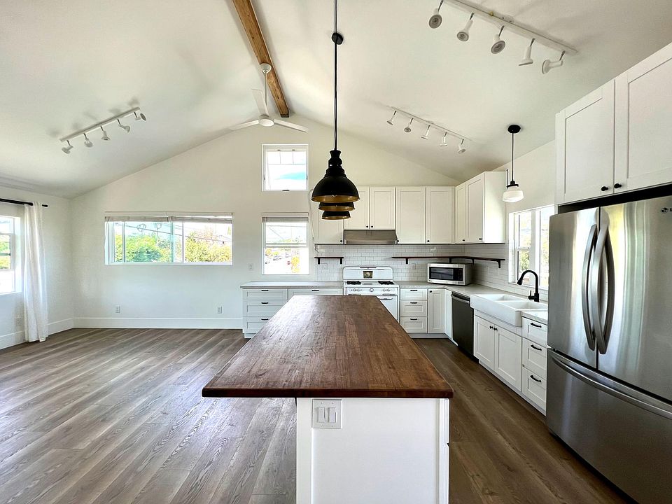 1st image of 3245 Marlborough Ave #B