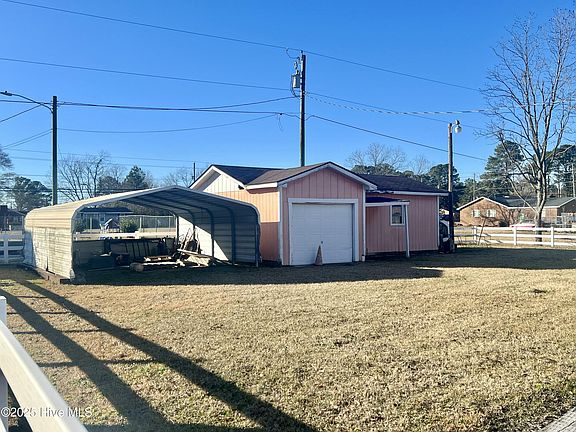 4th image of 2422 Lane Street