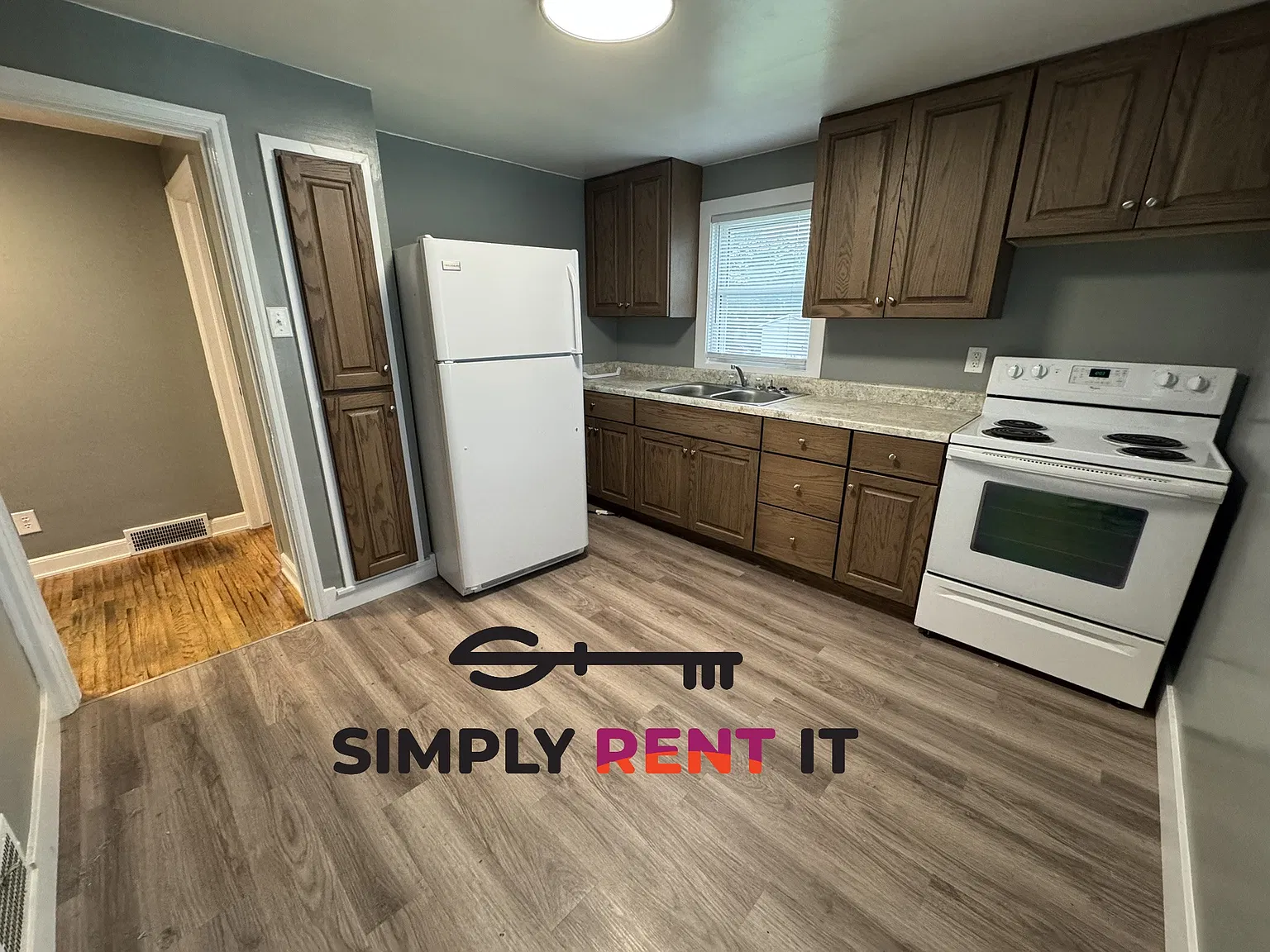 2 Bedroom Upper Level | On Campus | Free Parking | Aug 1 — Photo 2