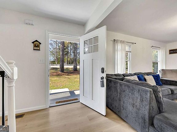 4th image of 2328 Carnes Rd