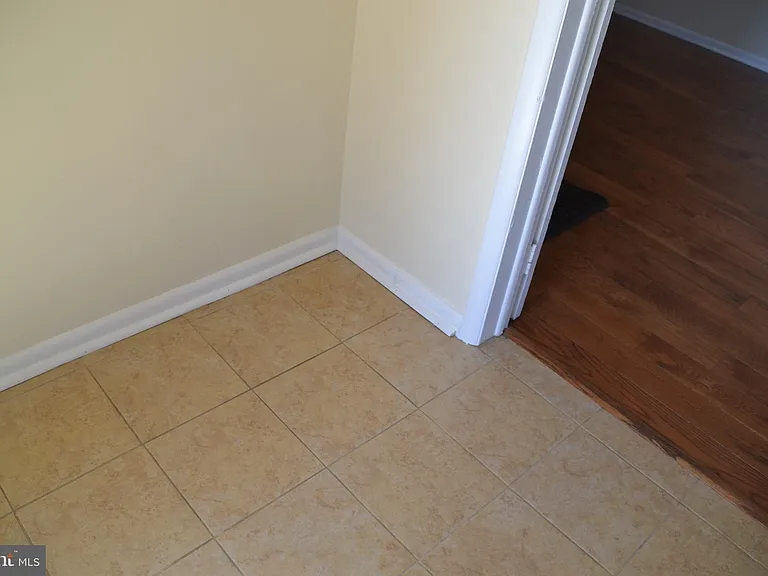 246 Ardmore Ave — Photo 9