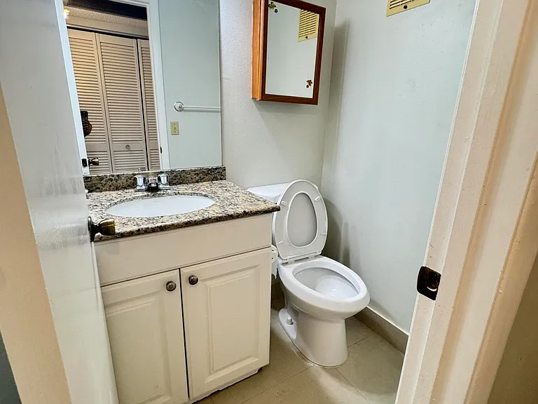 1036 Harwood #1036-D — Photo 9