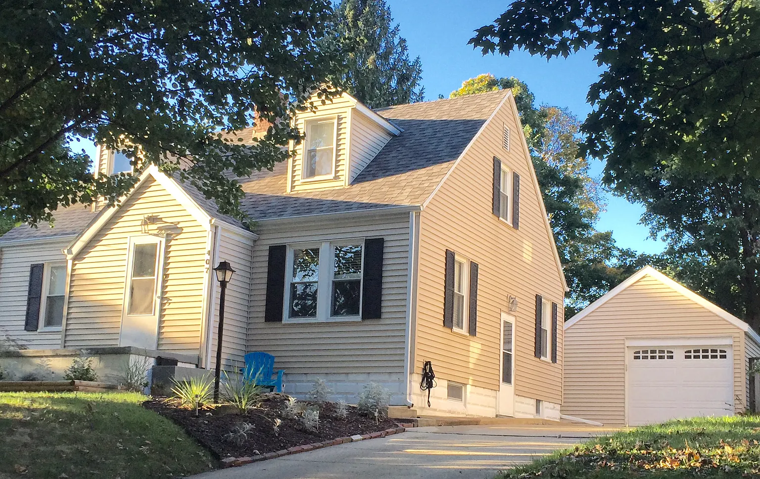 407 Monroe St photo 1