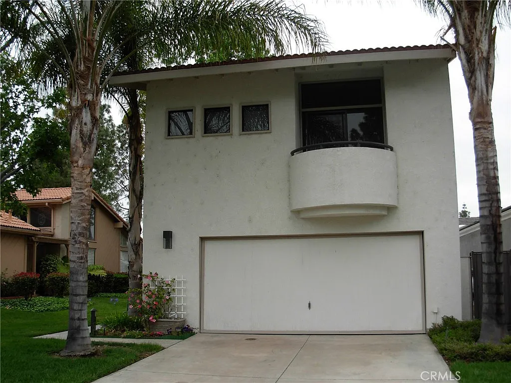 3 bed, 2.5 bath, 2792 sqft, $5,500 — Photo 2