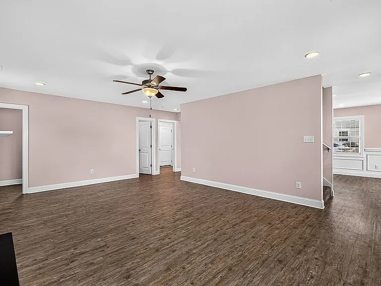 221 Robert Alan Dr — Photo 7