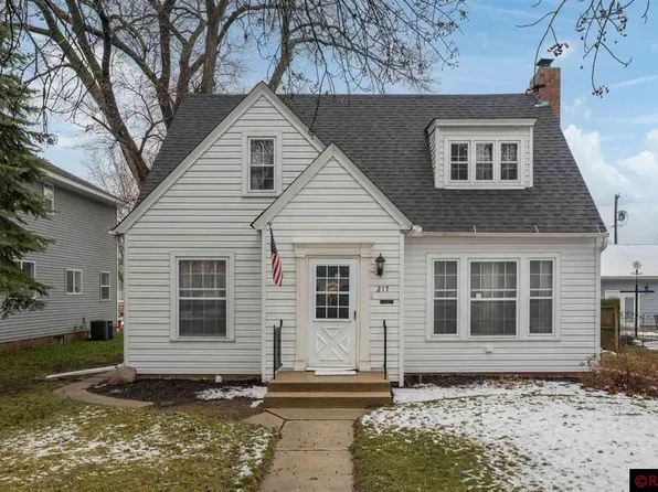 217 S 5th St, Le Sueur, MN 56058