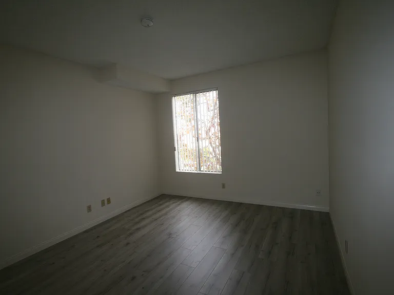 3637 Clarington Ave #202 — Photo 36