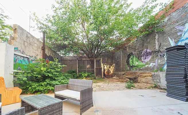 Rented by MAPT Residential LLC | media 7