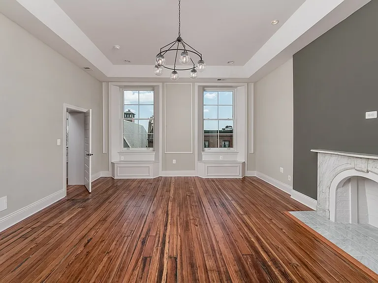 814 Cathedral St — Photo 35