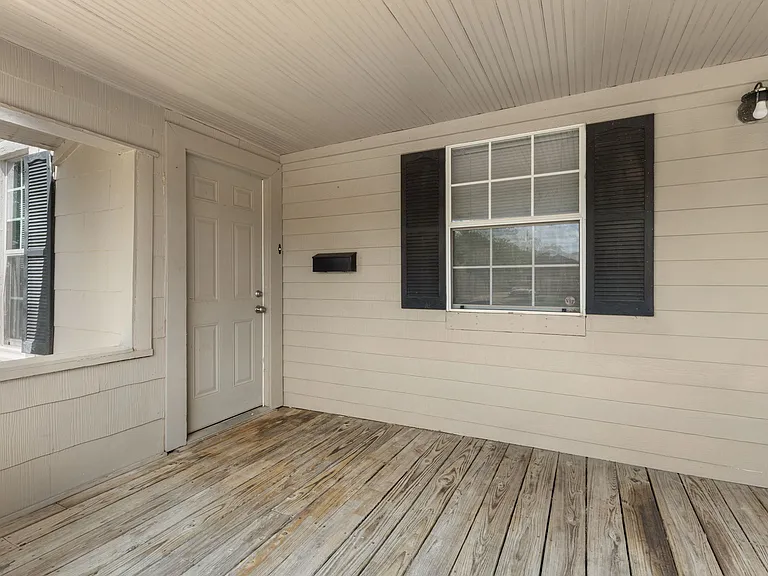 2811 Lawrence Rd — Photo 3