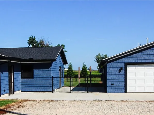 106 W Elm St, Ashmore, IL 61912