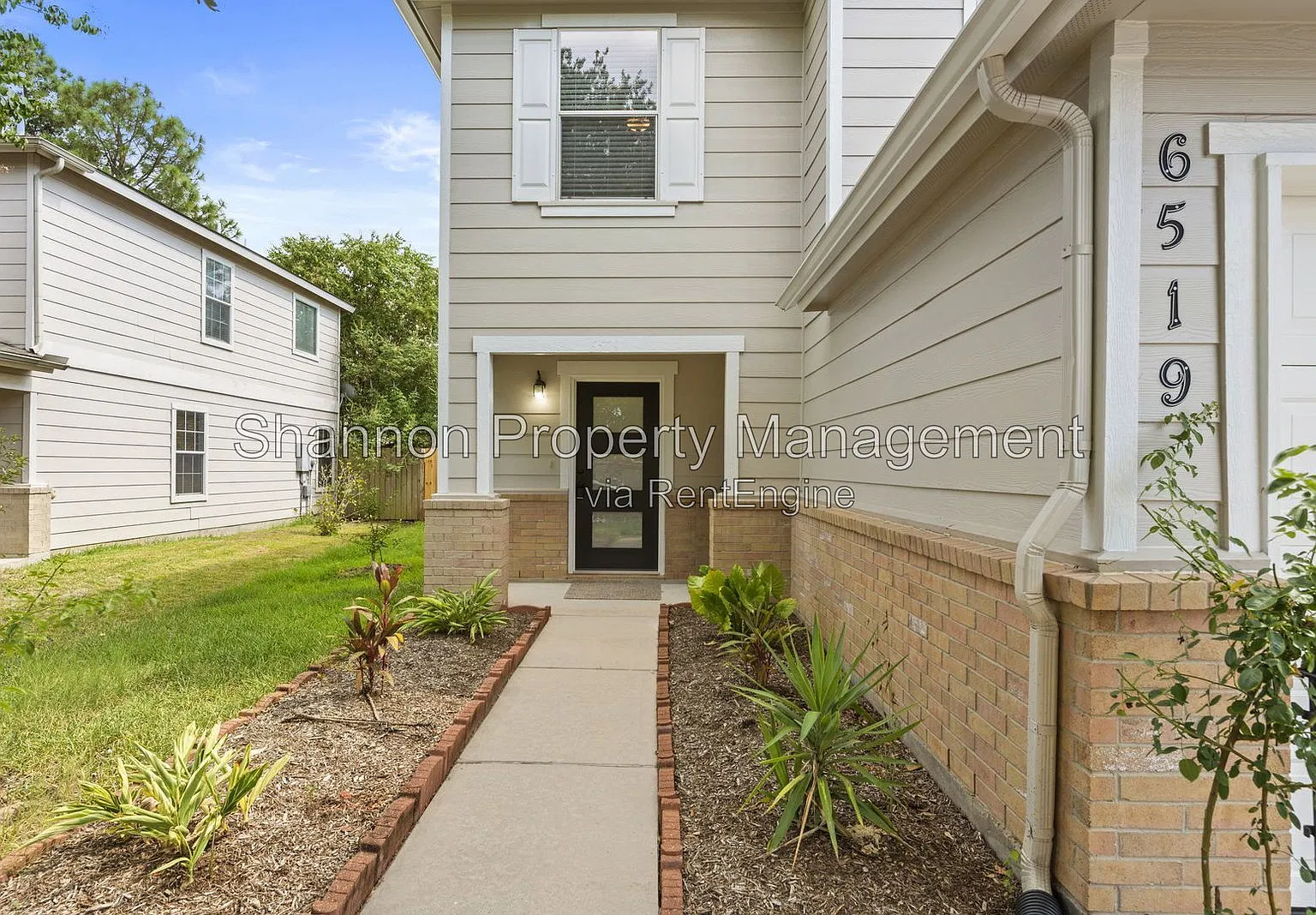 3 bed, 2.5 bath, 1829 sqft, $2,050 — Photo 3
