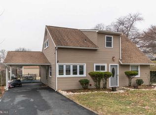 33 Huckleberry Ln, Levittown, PA