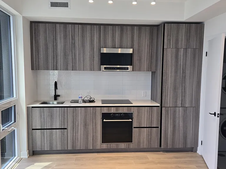117 Broadway Ave #Penthouse 10 — Photo 2