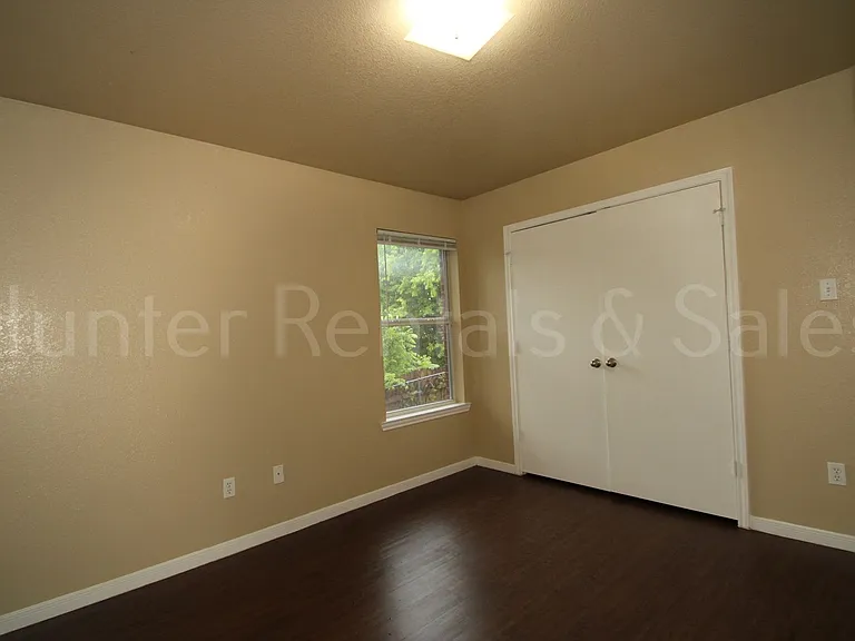 930 Ramblewood St #B — Photo 17