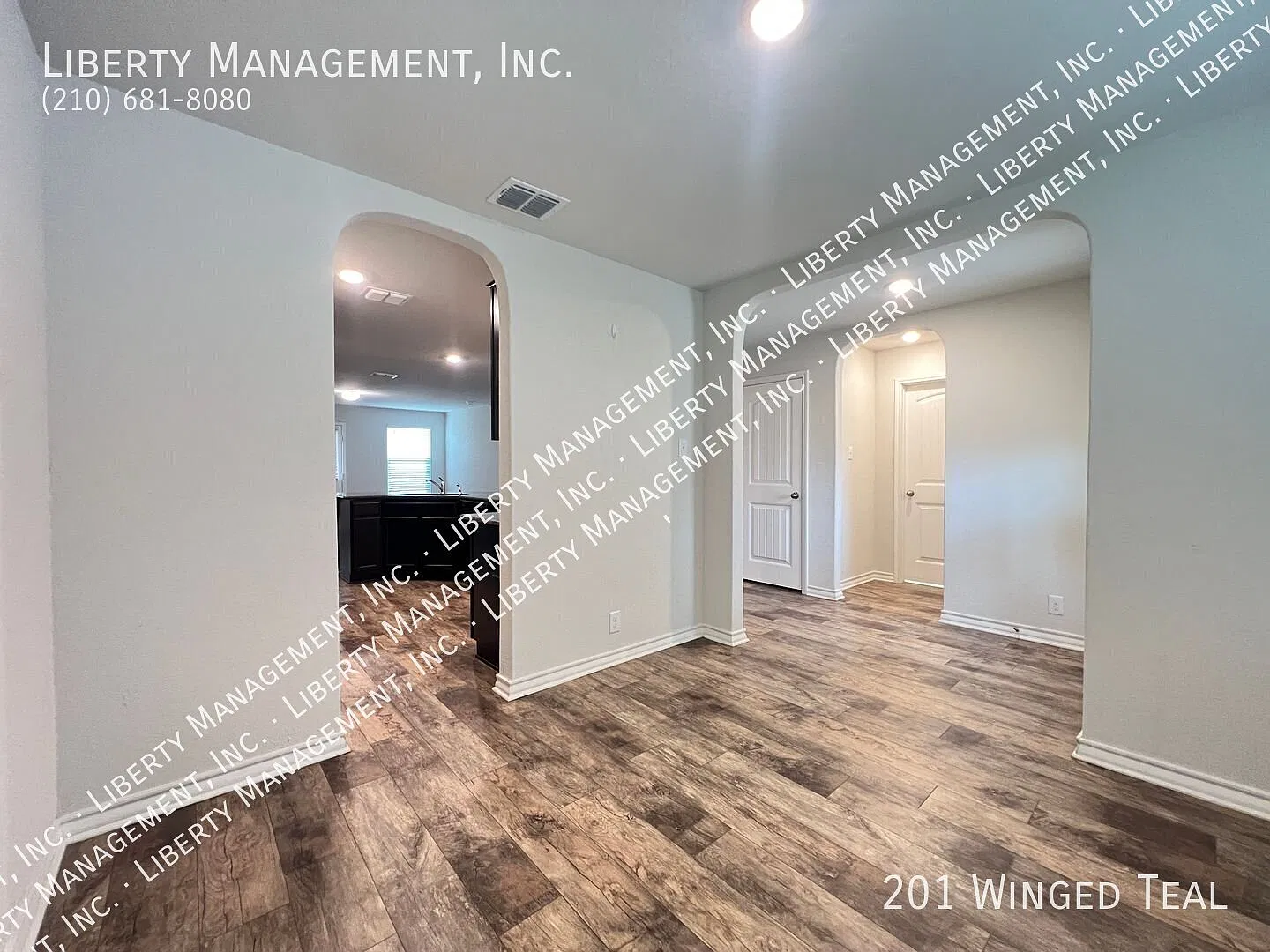 Beautiful 5 bedroom, 3.5 bath home located in Redbird Ranch — Photo 2