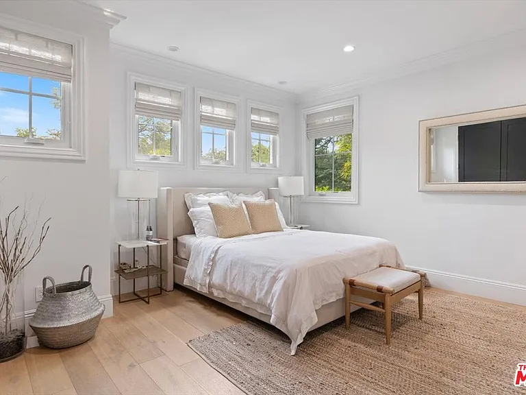4225 Alcove Ave — Photo 27