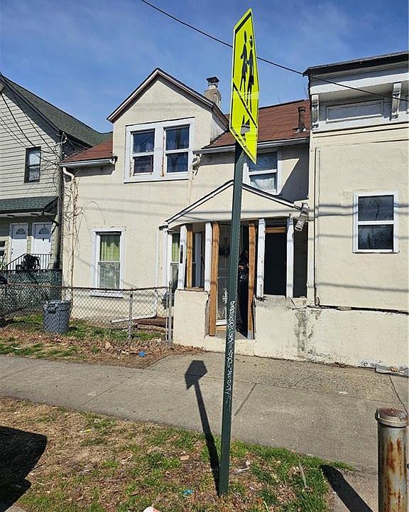 2nd image of 721 Henderson Ave