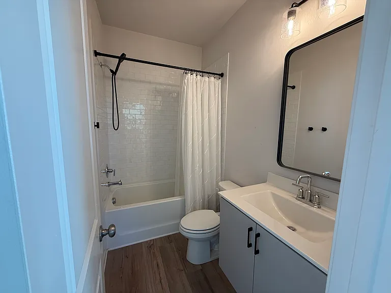 Guest full bathroom