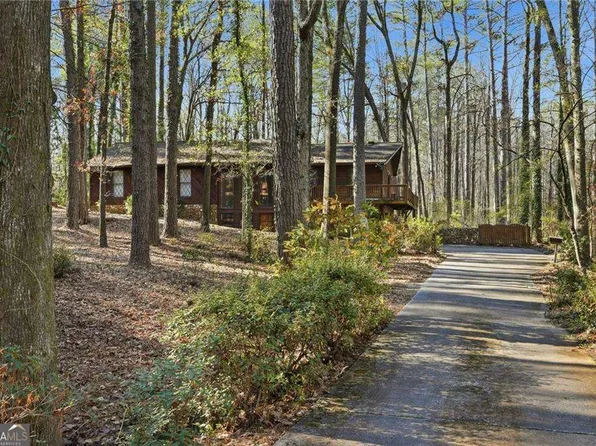 1091 Cole Dr SW, Lilburn, GA 30047