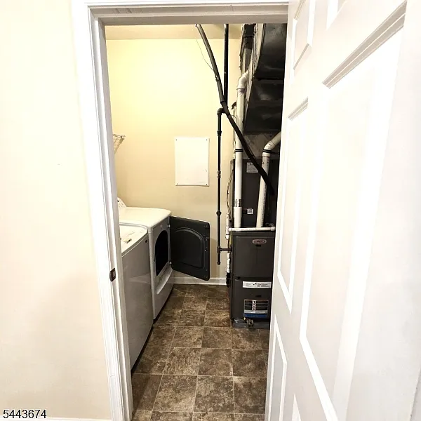 3 bed, 4.0 bath, 2100 sqft, $3,750 — Photo 4