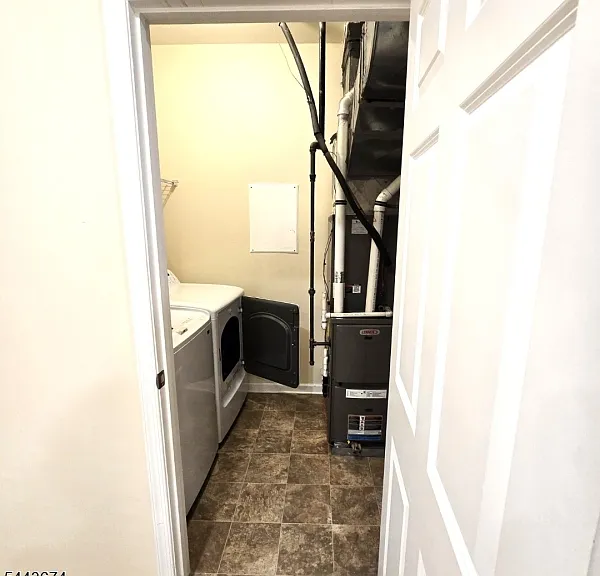 76 Albert Ct — Photo 4