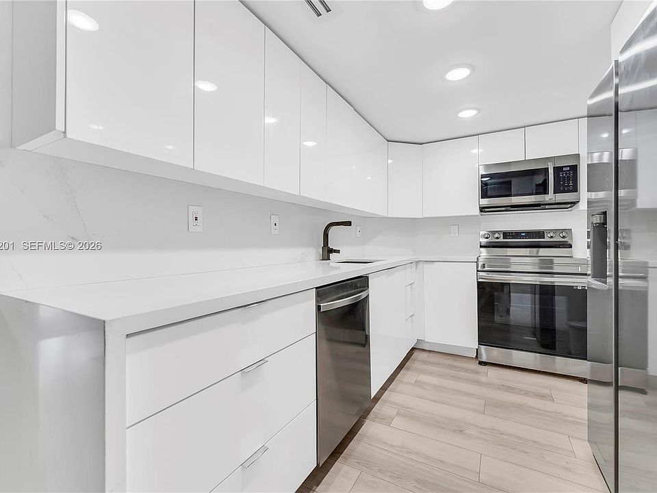 1st image of 300 Bayview Dr APT 214