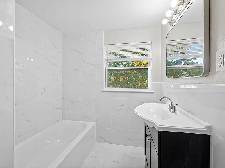 20 E Monument Ave — Photo 14