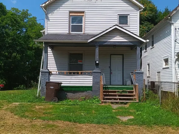 736 New Castle Ave, Sharon, PA 16146